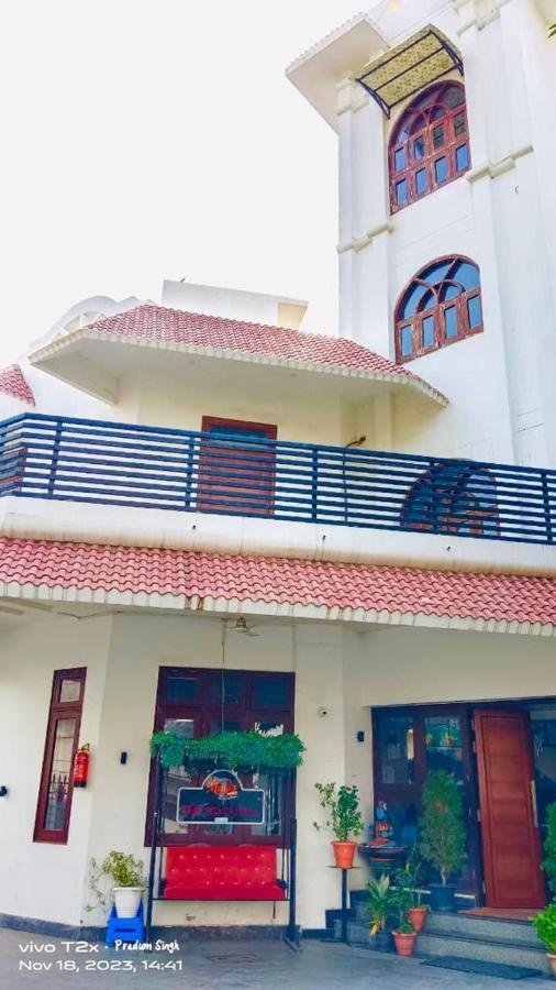 Mauji'S Villa Hotel & Guest House Allāhābād Junction エクステリア 写真