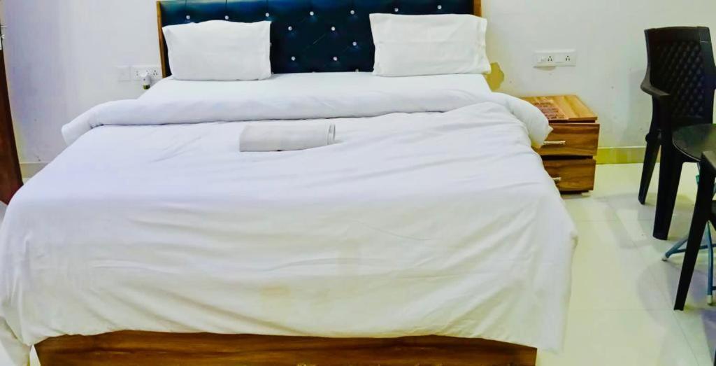 Mauji'S Villa Hotel & Guest House Allāhābād Junction エクステリア 写真