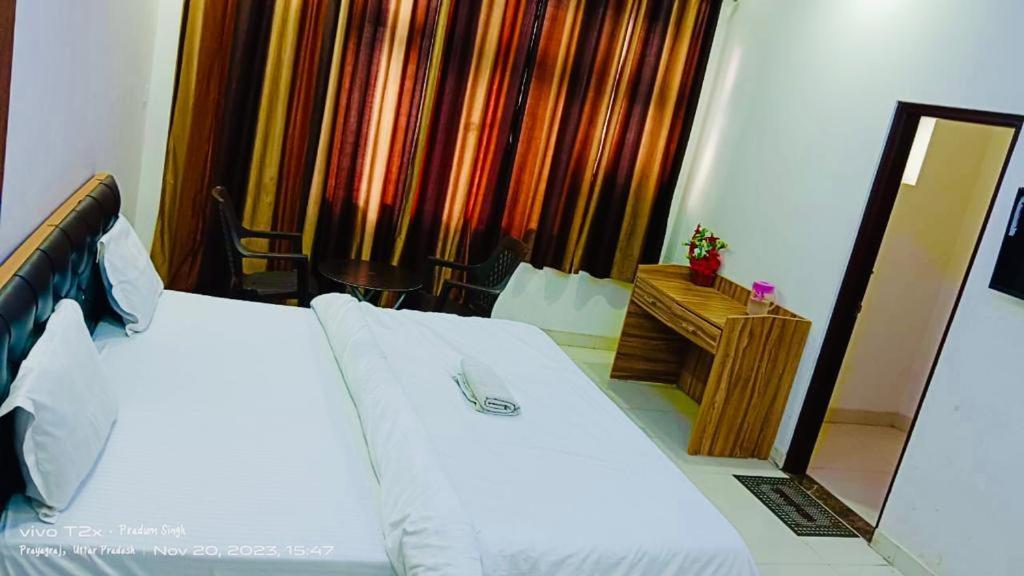 Mauji'S Villa Hotel & Guest House Allāhābād Junction エクステリア 写真